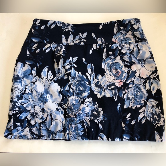 S.C.&Co. Skort - Women’s Blue/White Floral Print Skort. Size XLarge. - Picture 2 of 7
